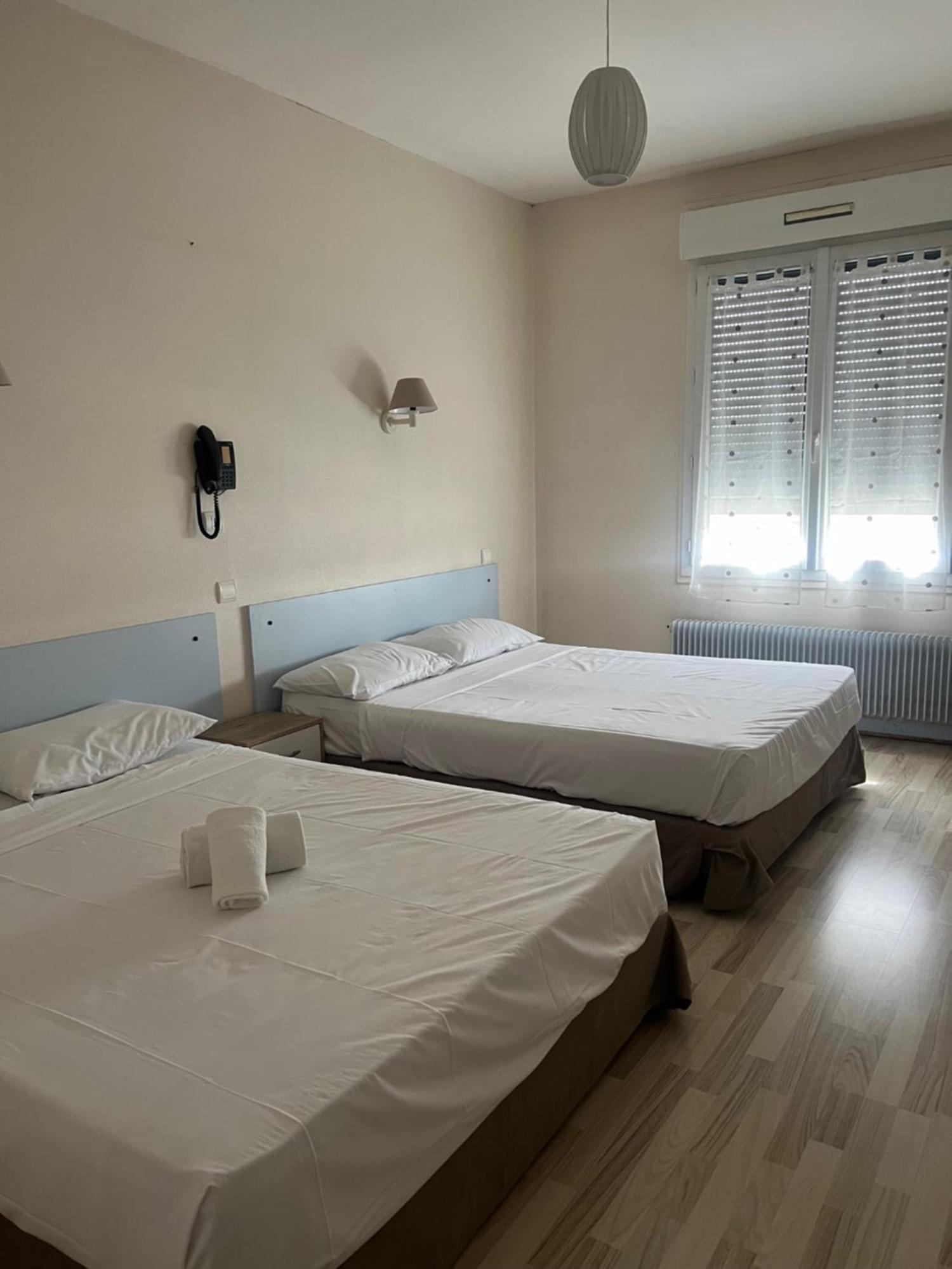 Le Relais De La Route Bleue Hotel Saint-Loup  Bagian luar foto
