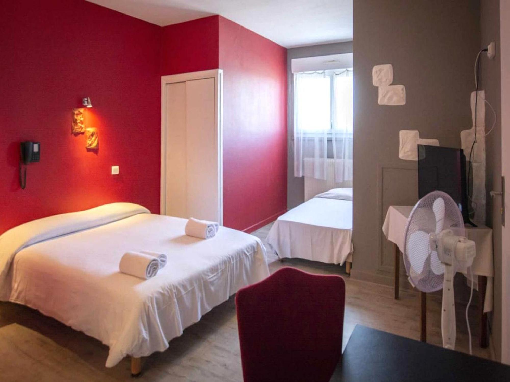 Le Relais De La Route Bleue Hotel Saint-Loup  Bagian luar foto