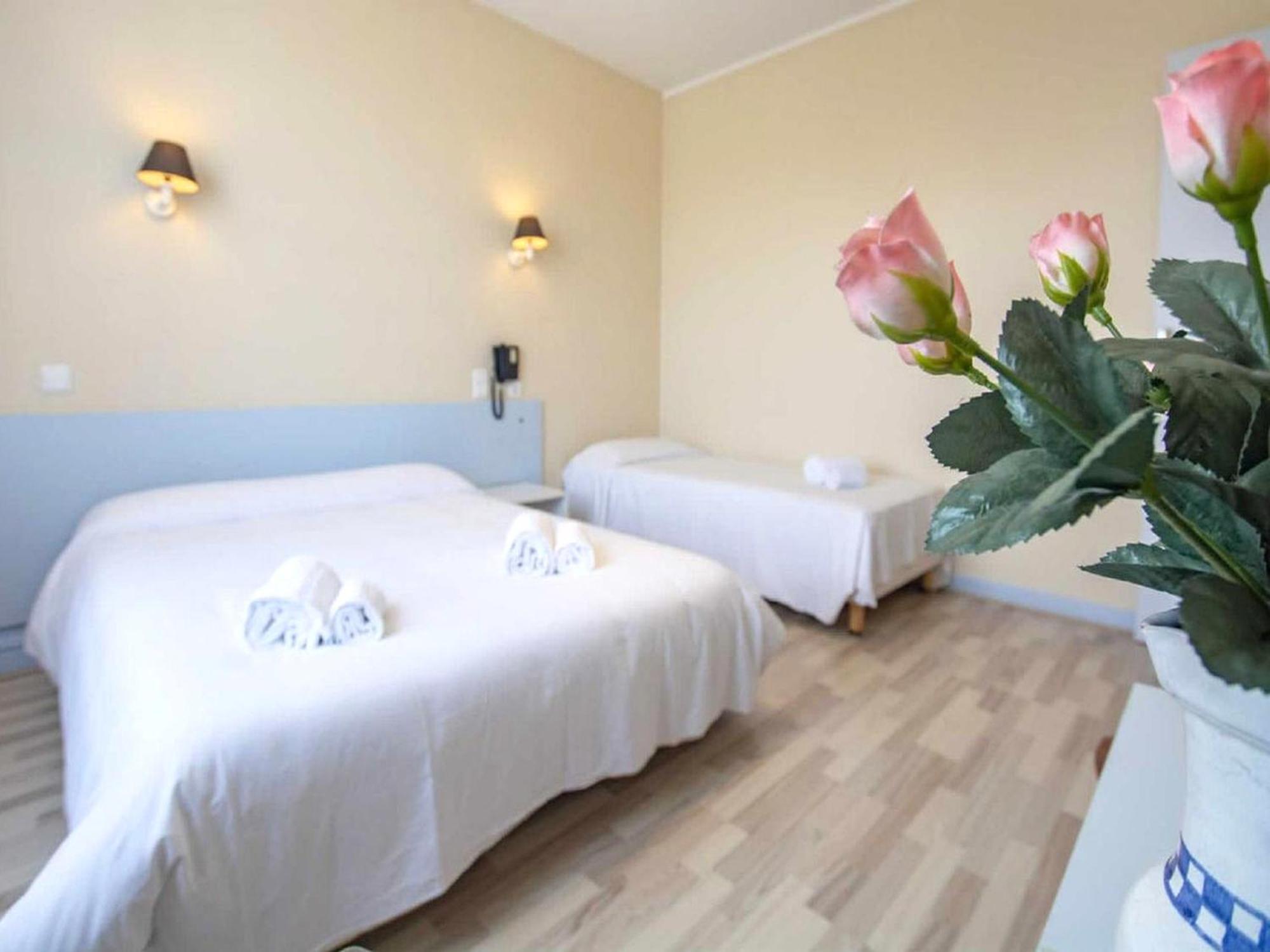Le Relais De La Route Bleue Hotel Saint-Loup  Bagian luar foto