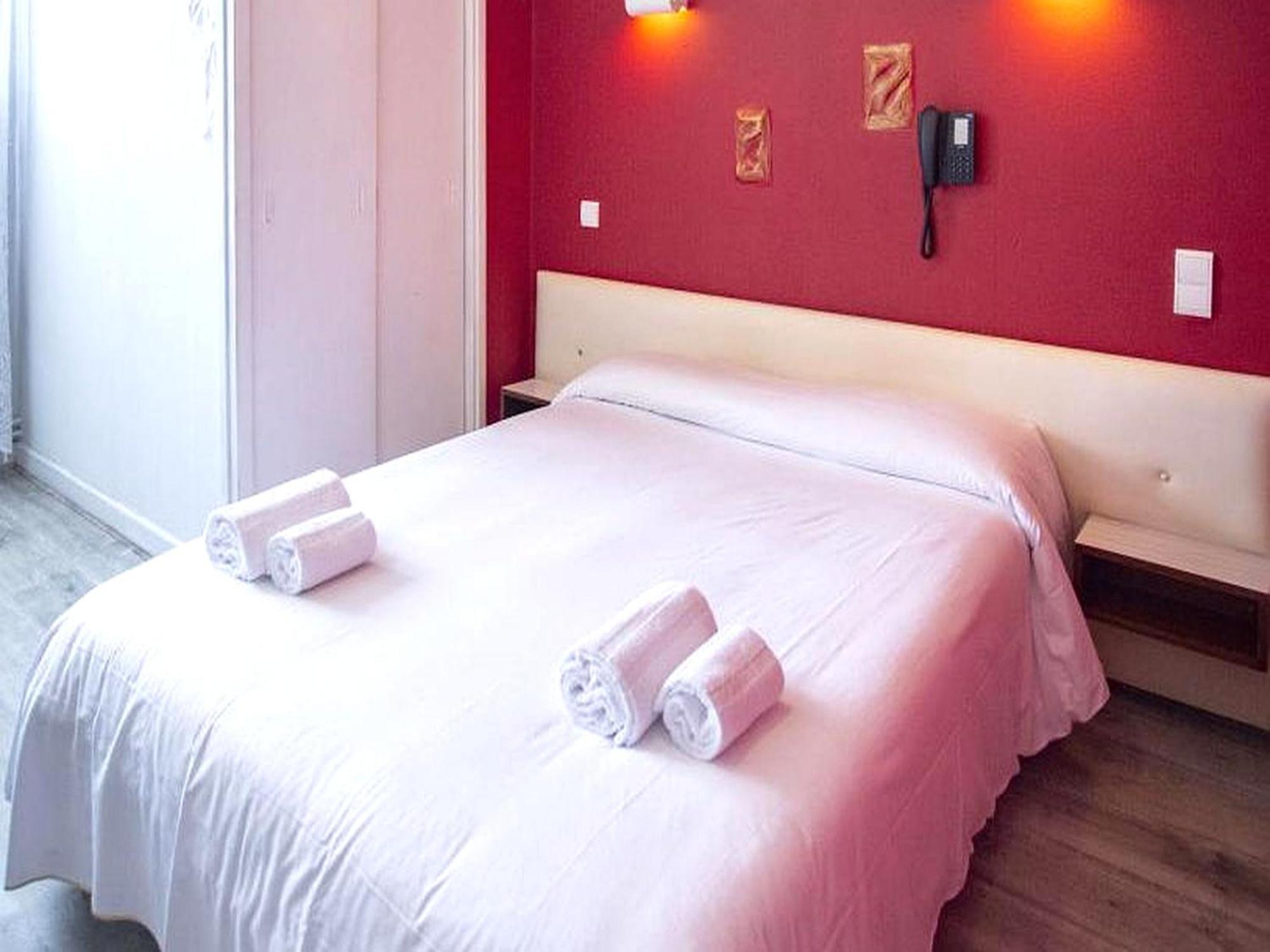 Le Relais De La Route Bleue Hotel Saint-Loup  Bagian luar foto