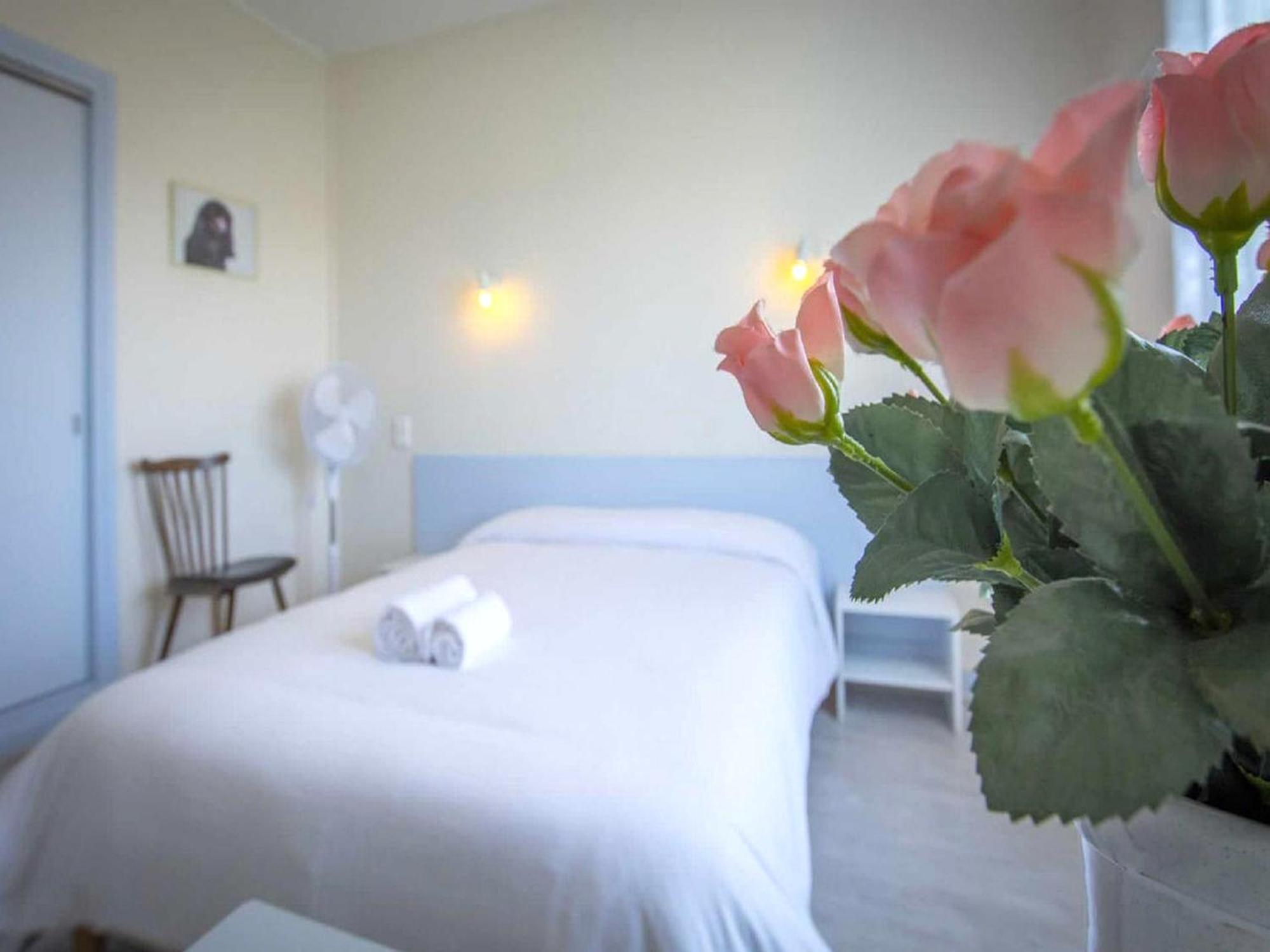 Le Relais De La Route Bleue Hotel Saint-Loup  Bagian luar foto