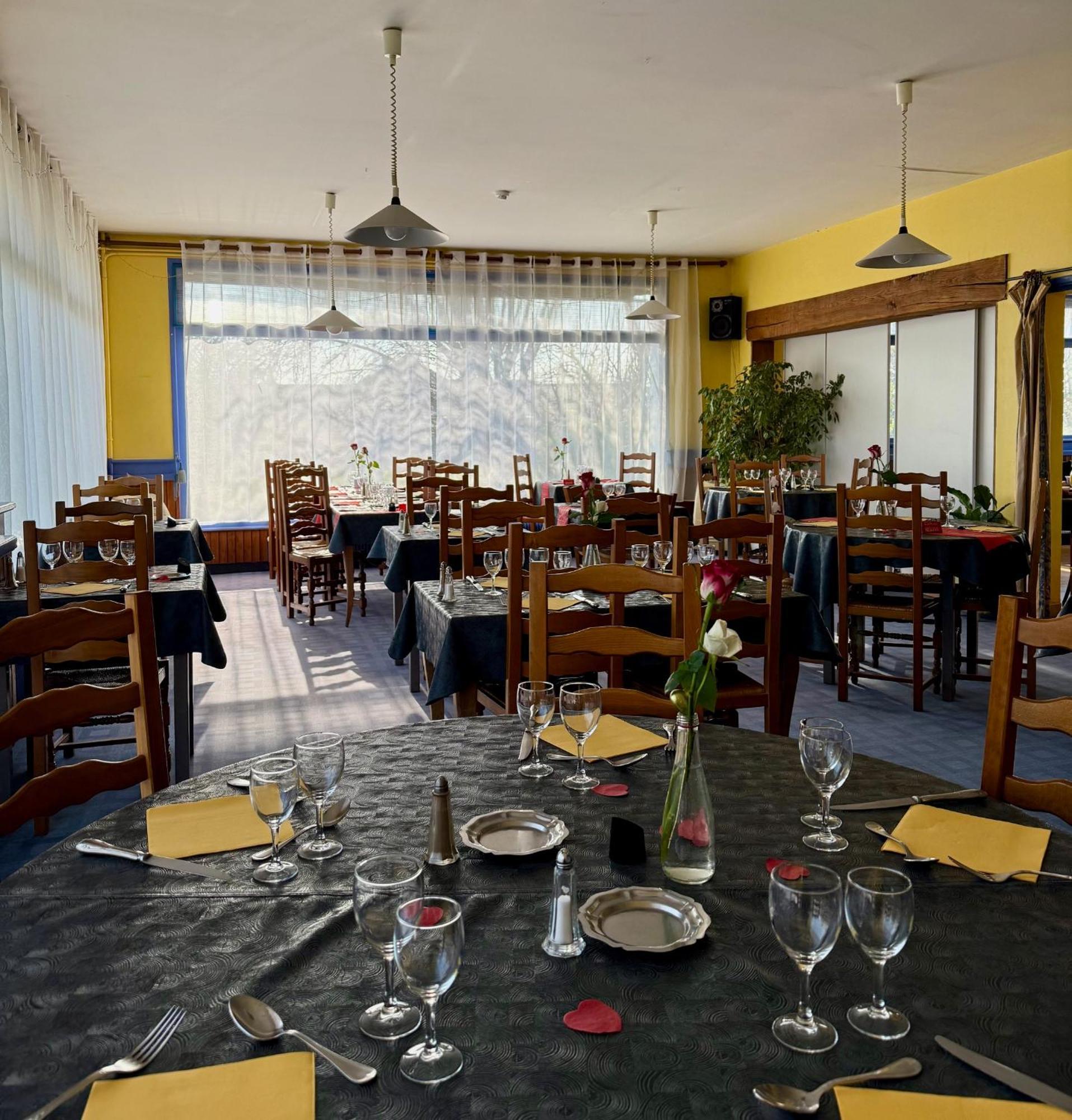 Le Relais De La Route Bleue Hotel Saint-Loup  Bagian luar foto