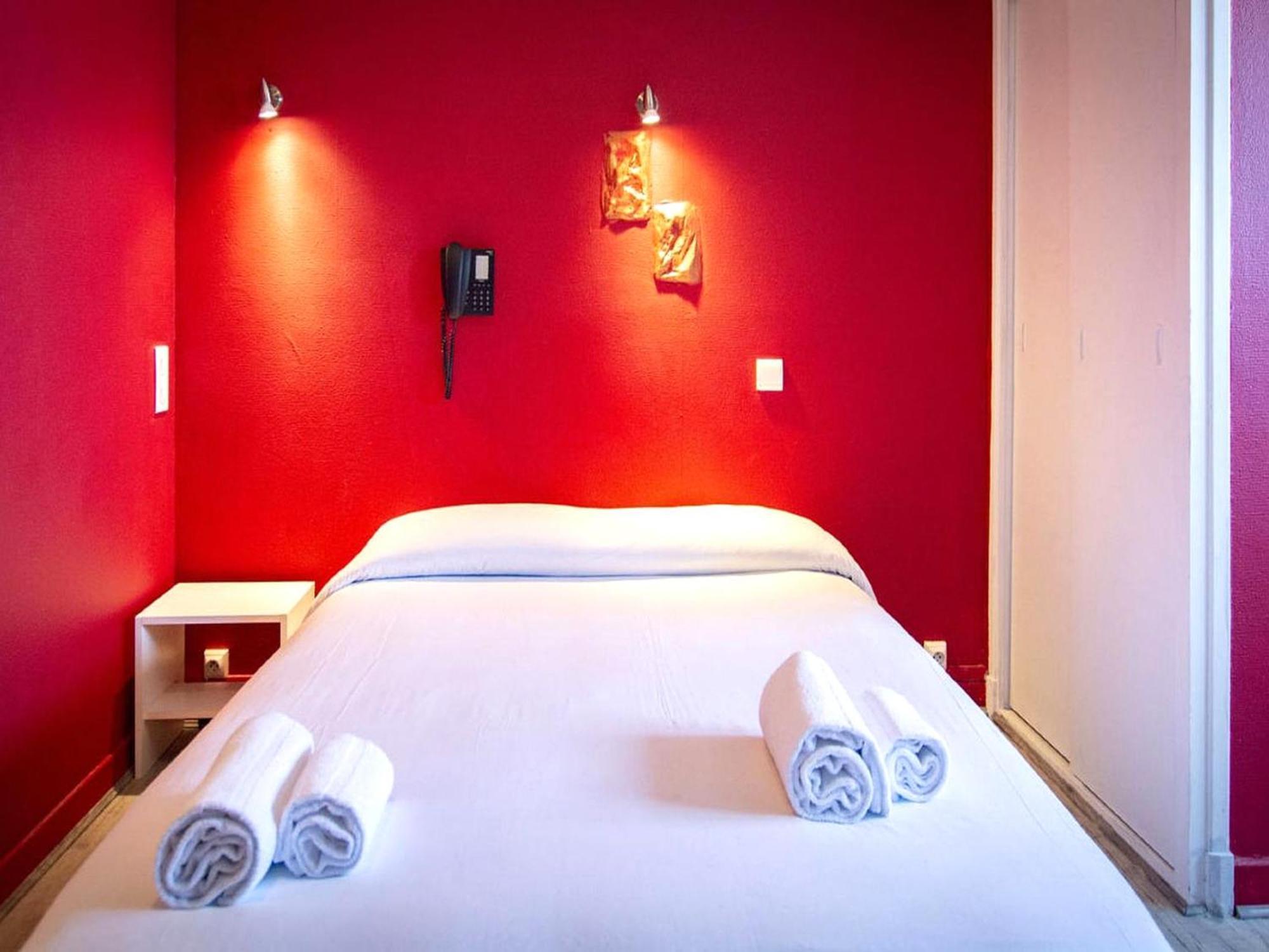 Le Relais De La Route Bleue Hotel Saint-Loup  Bagian luar foto